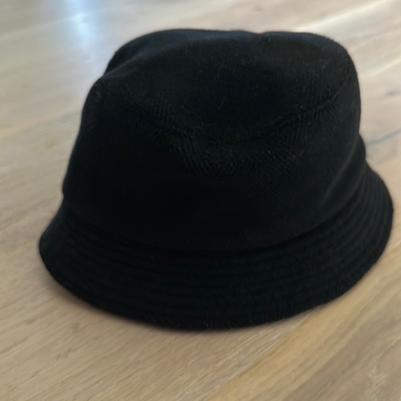 Burberry wool bucket hat. - Picture 2 of 4